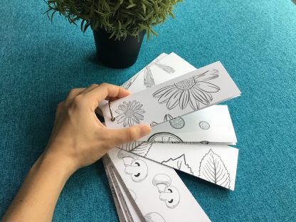 HuaHee Colozzle is a colouring and puzzle game. It comes with 15 designs of everyday items, aimed at invoking positive memories in seniors.  The designs includes flowers, seashells, leaves, snails, carrots, lemons, mushrooms, butterflies, corn, rabbits, onions, avocados, cheries and frogs.